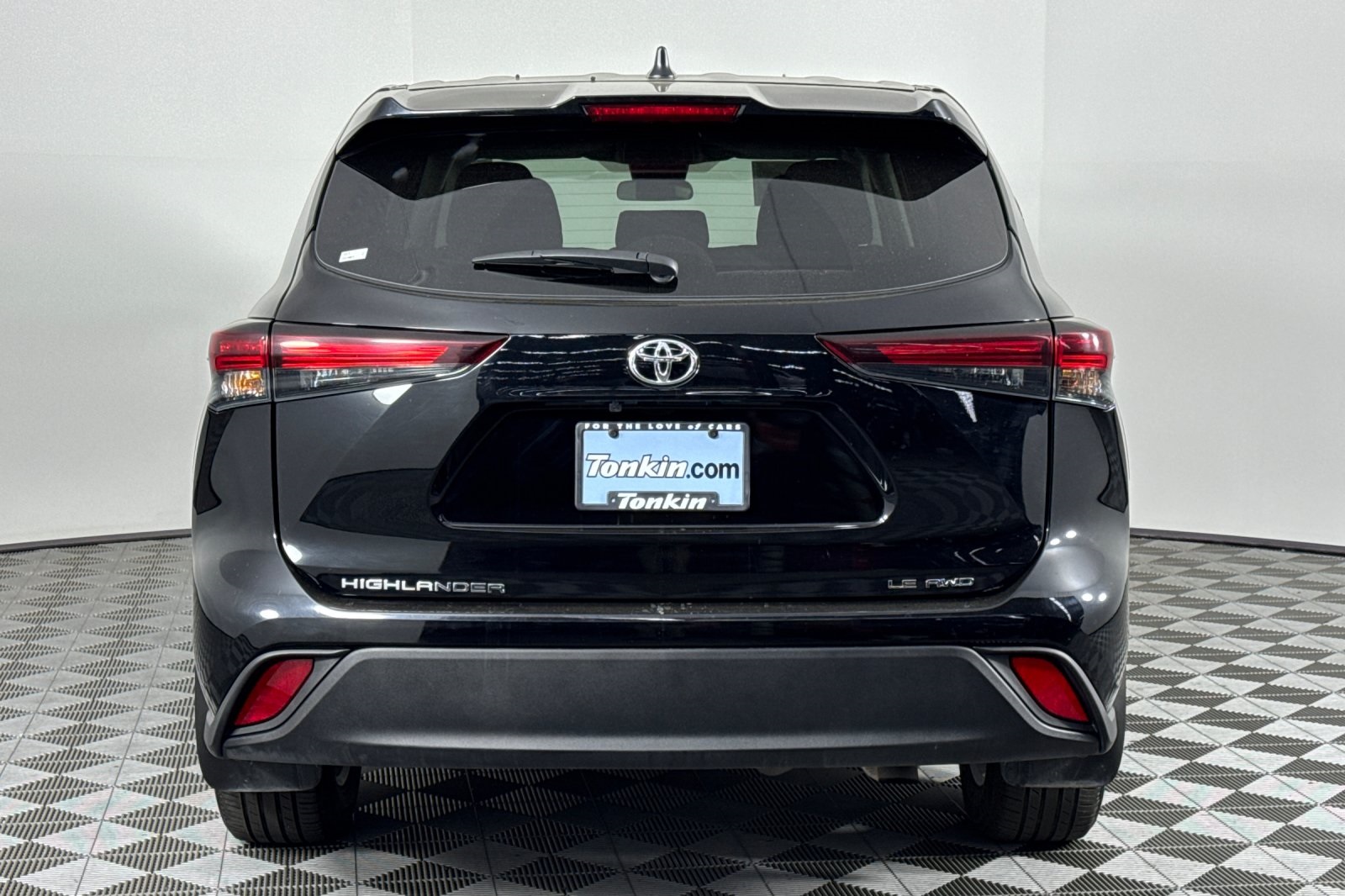 2024 Toyota Highlander LE photo 4
