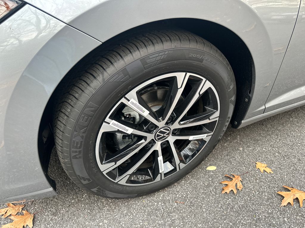 2026 Volkswagen Jetta 1.5T Sport photo 2