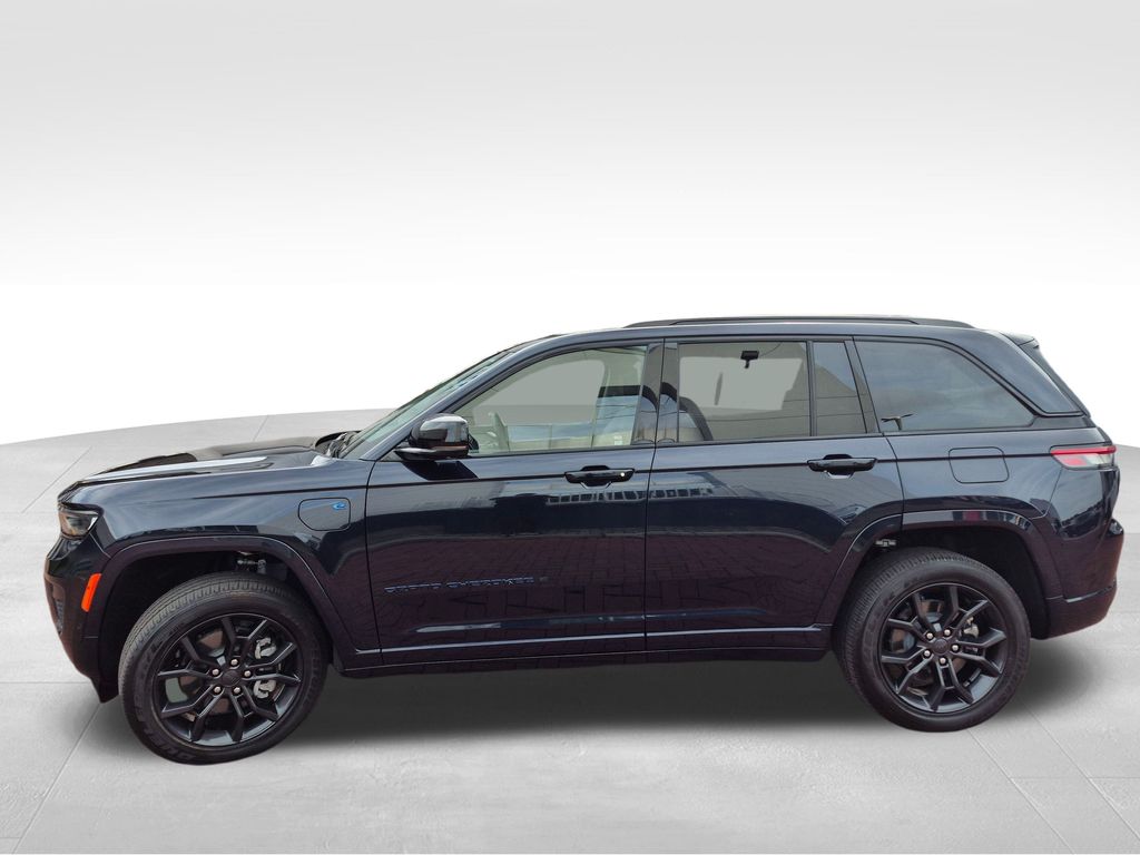 2023 Jeep Grand Cherokee Anniversary Edition photo 3