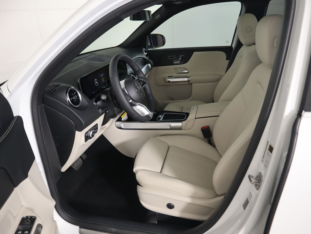 2026 Mercedes Benz GLB 250 photo 18