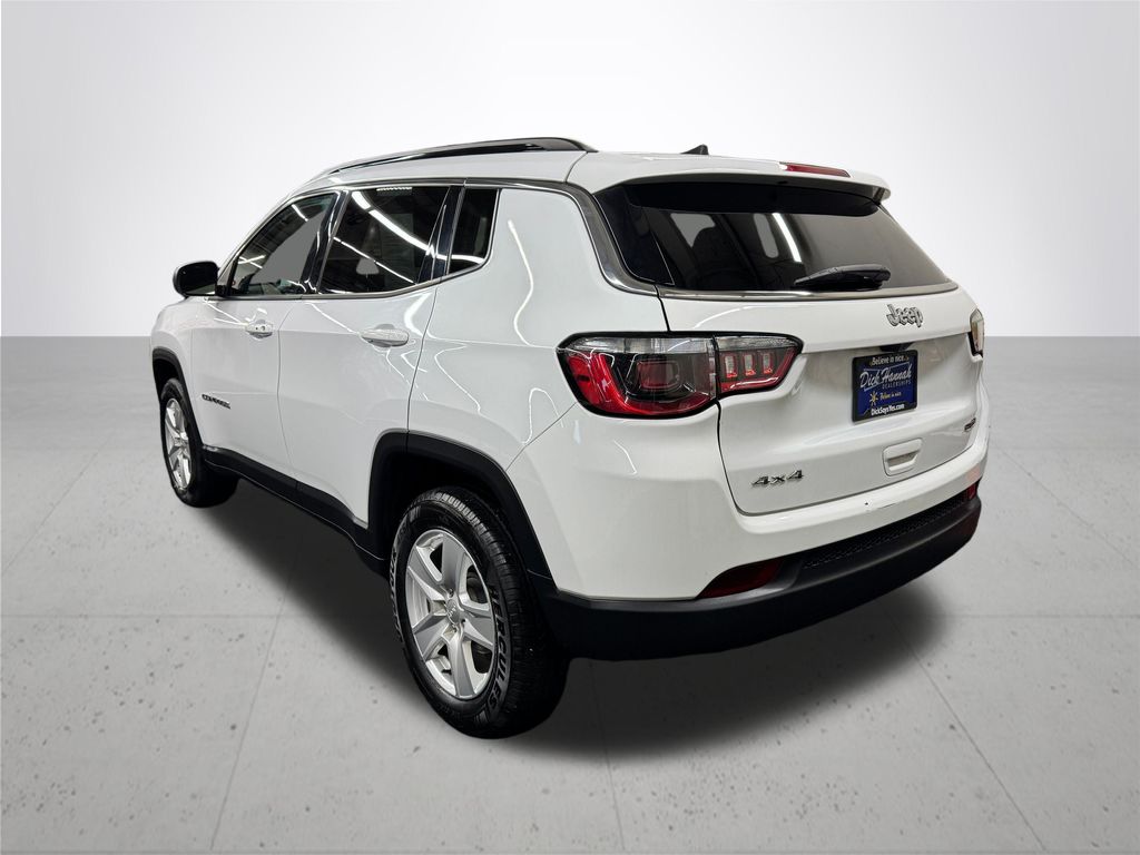 2022 Jeep Compass Latitude photo 2
