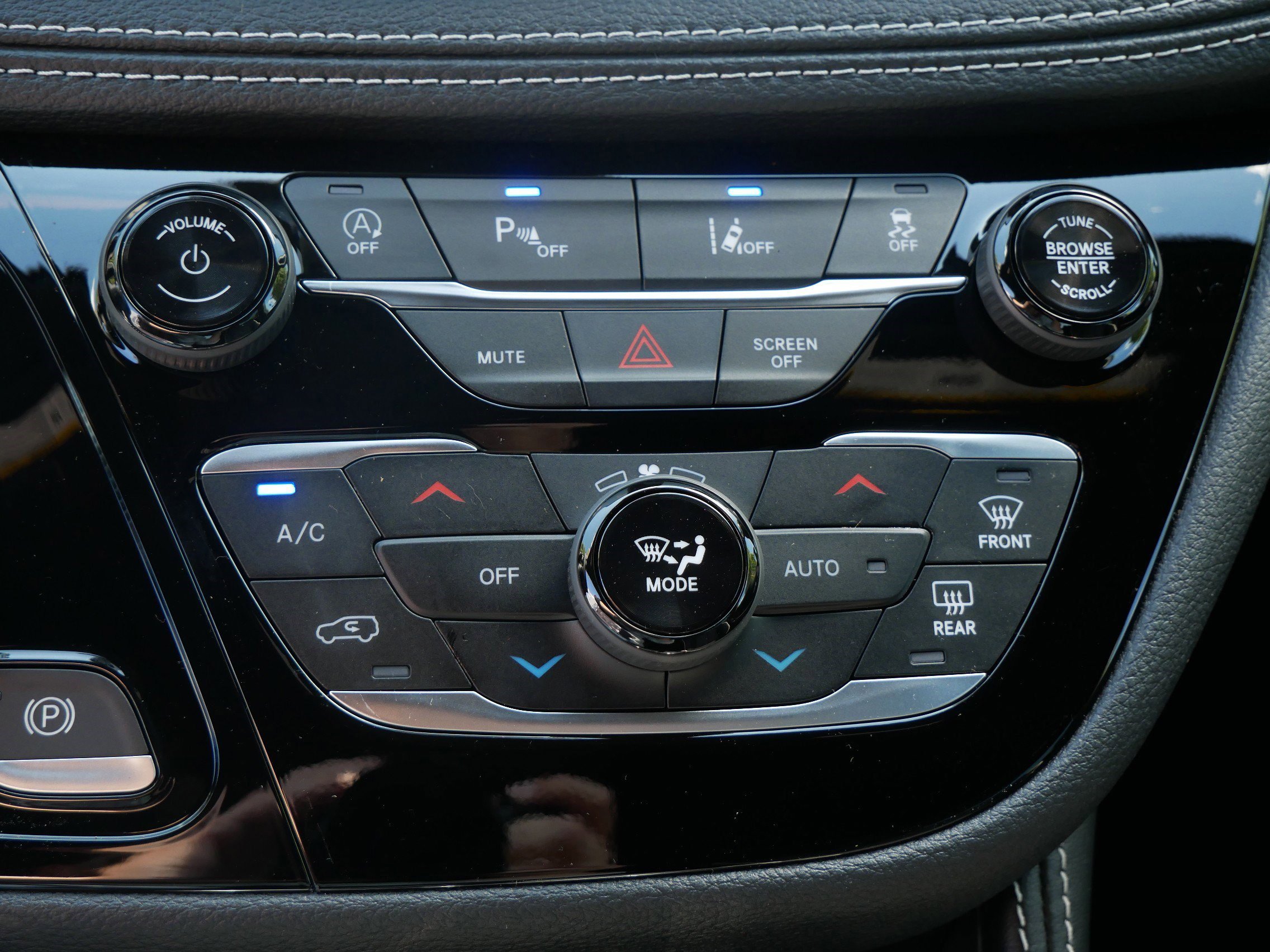 2026 Chrysler Pacifica Limited photo 17