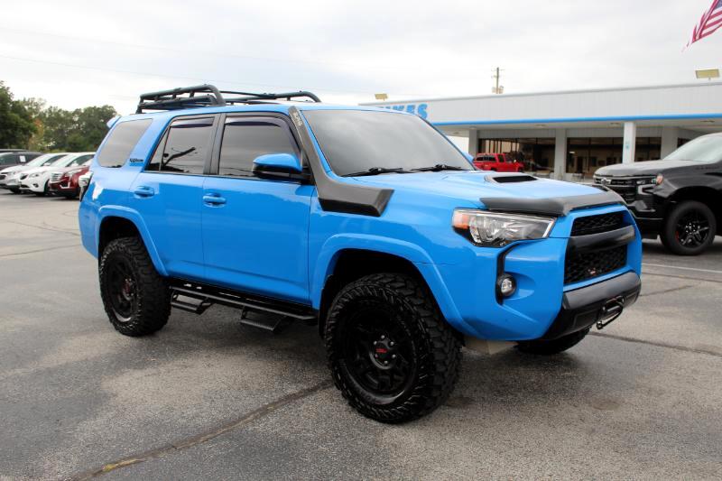 2019 Toyota 4Runner SR5 photo 2