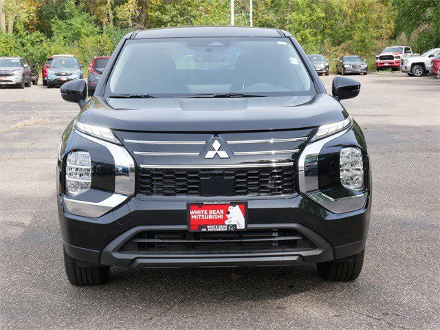 2025 Mitsubishi Outlander ES photo 2