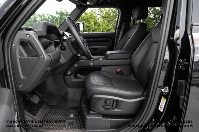 2025 Land Rover Defender 110 X-Dynamic SE photo 2