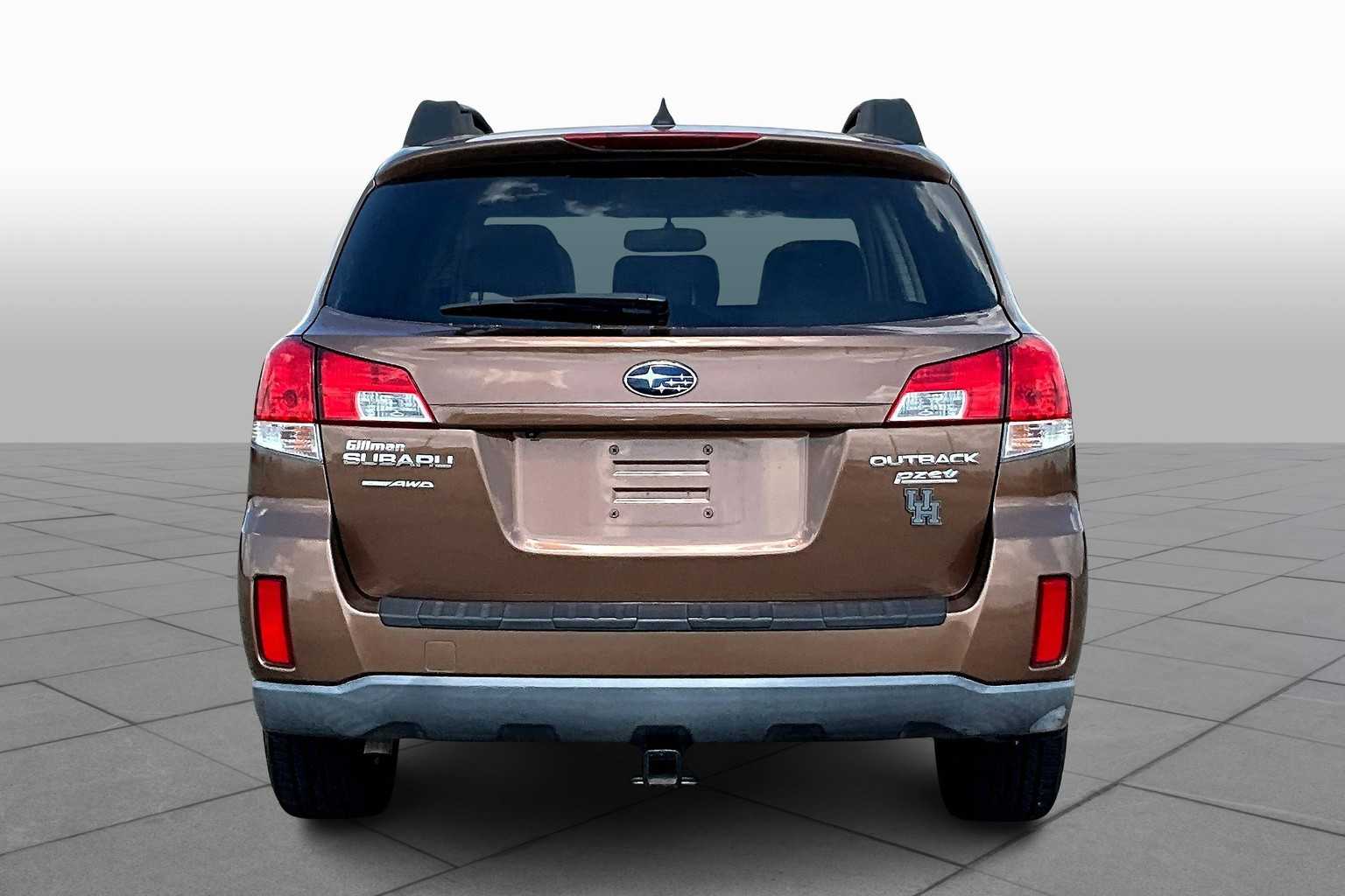 2011 Subaru Outback 2.5i Limited photo 4