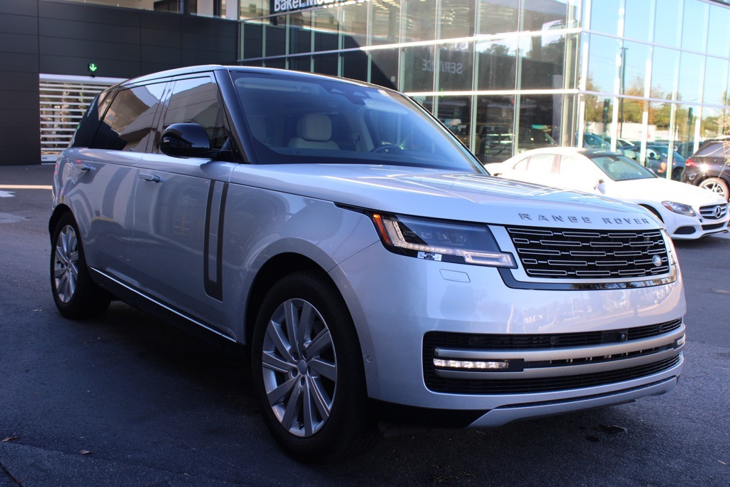 2024 Land Rover Range Rover SE photo 4