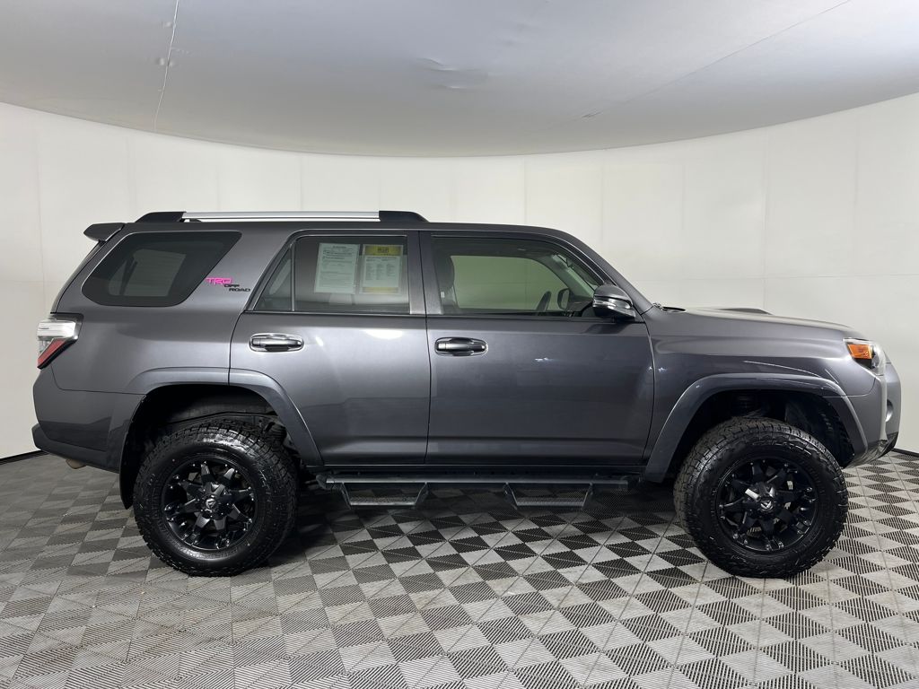2018 Toyota 4Runner TRD Off-Road Premium photo 4