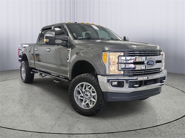 2017 Ford F-250 Super Duty Lariat's photo