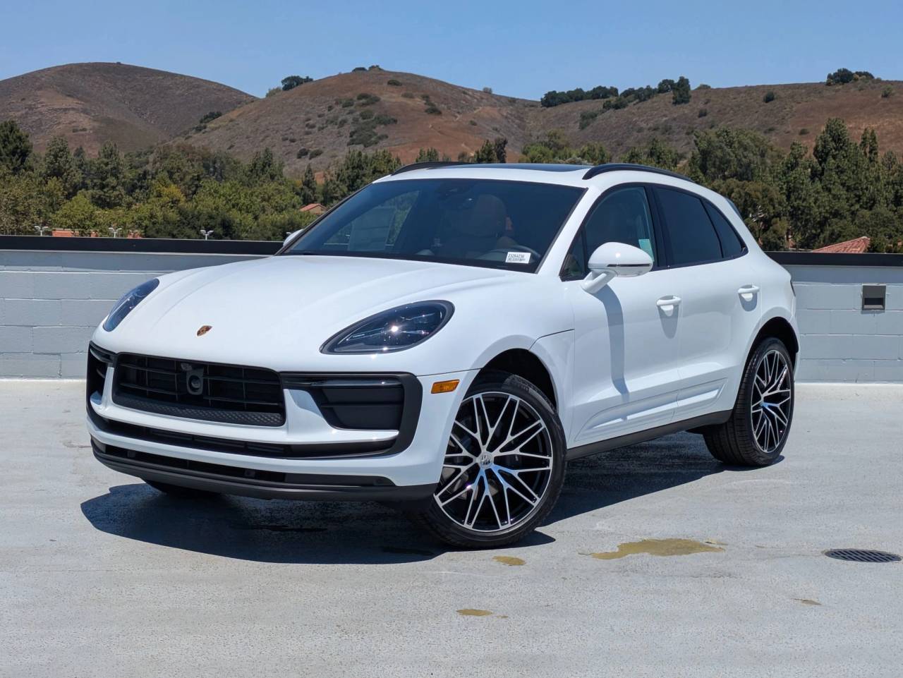2025 Porsche Macan's photo