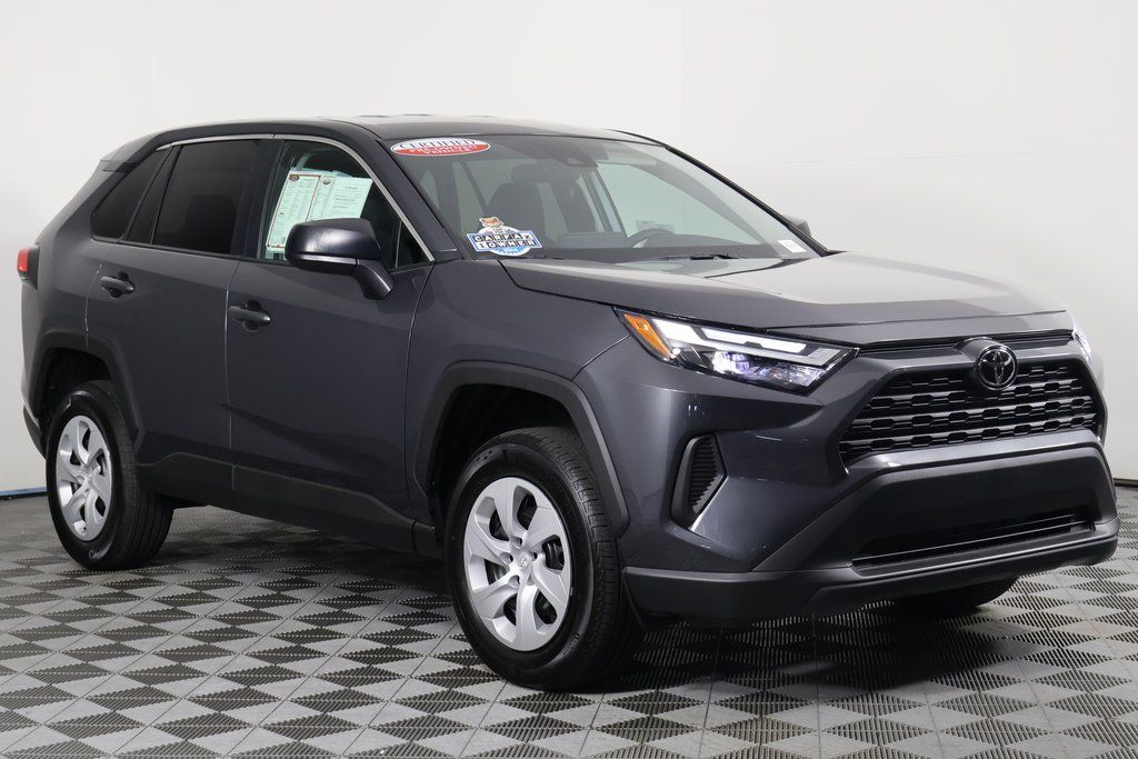 2025 Toyota RAV4 LE photo 3