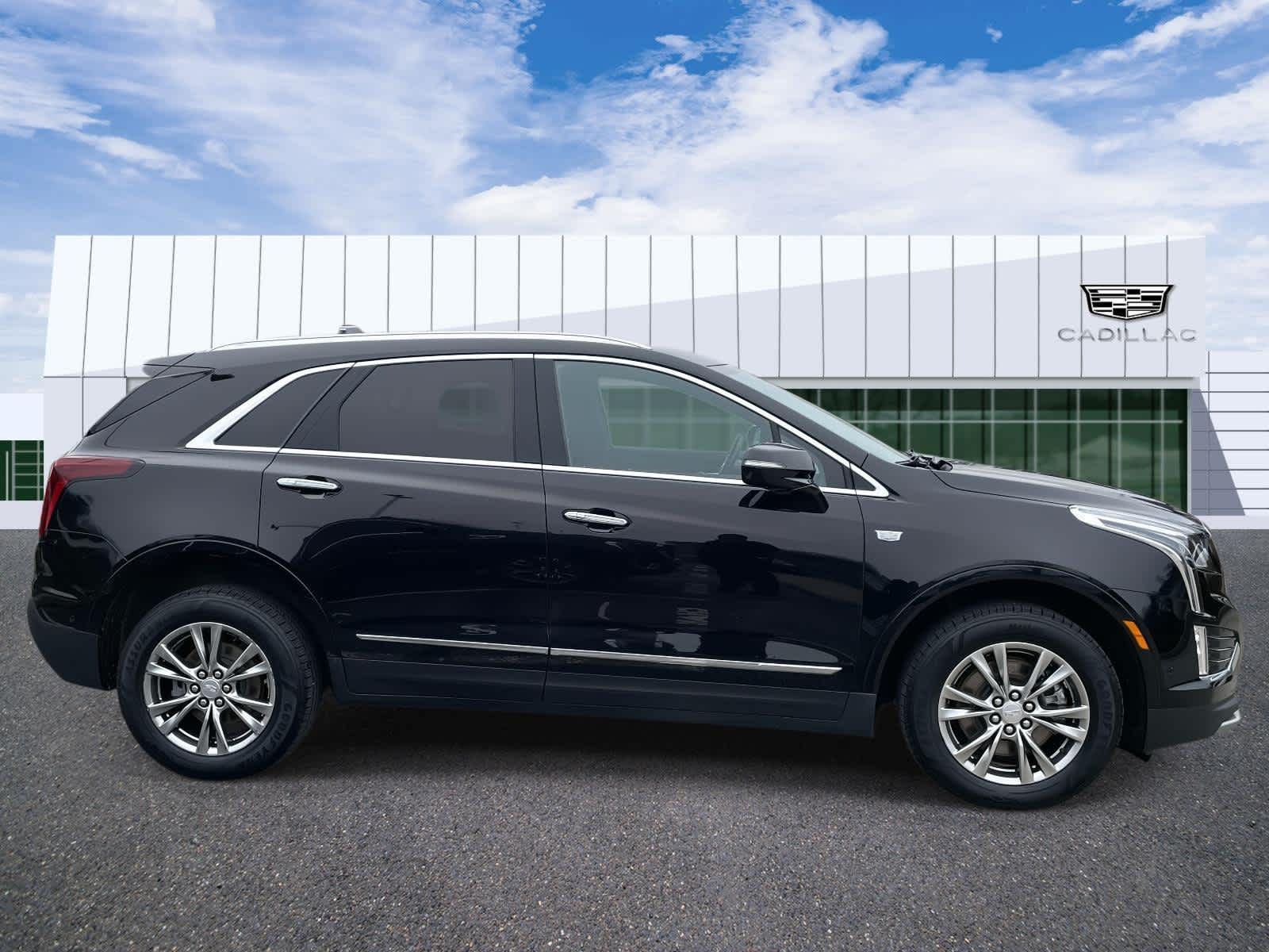 2022 Cadillac XT5 Premium Luxury photo 2