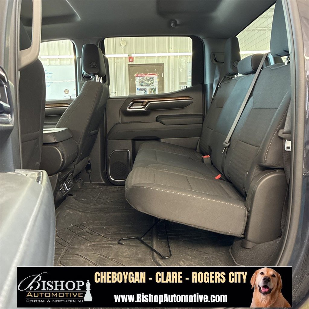 2023 Chevrolet Silverado 1500 LT photo 4