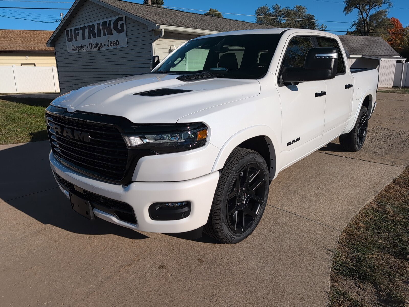 2025 Ram 1500 Laramie photo 6