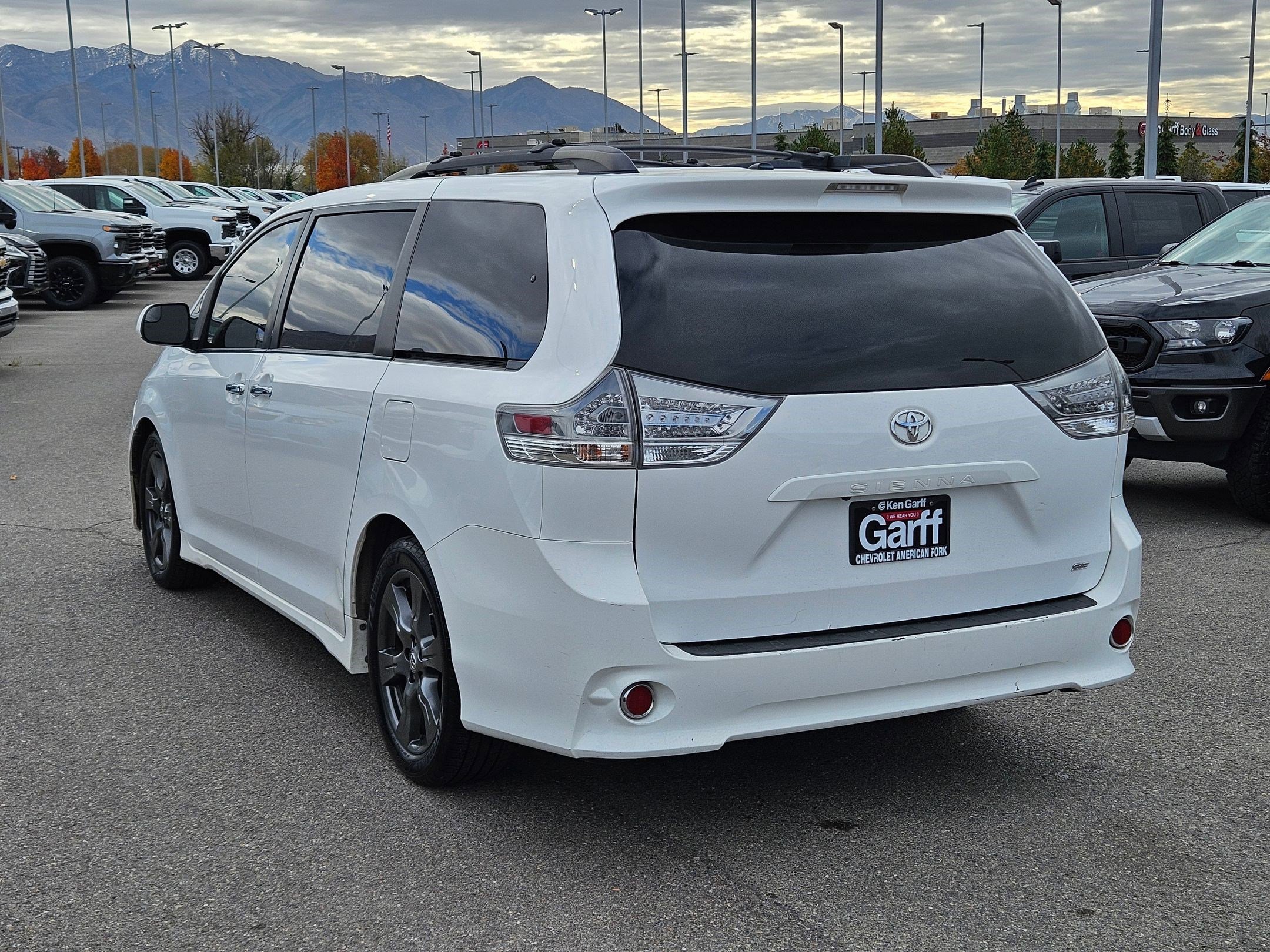 2017 Toyota Sienna SE photo 4