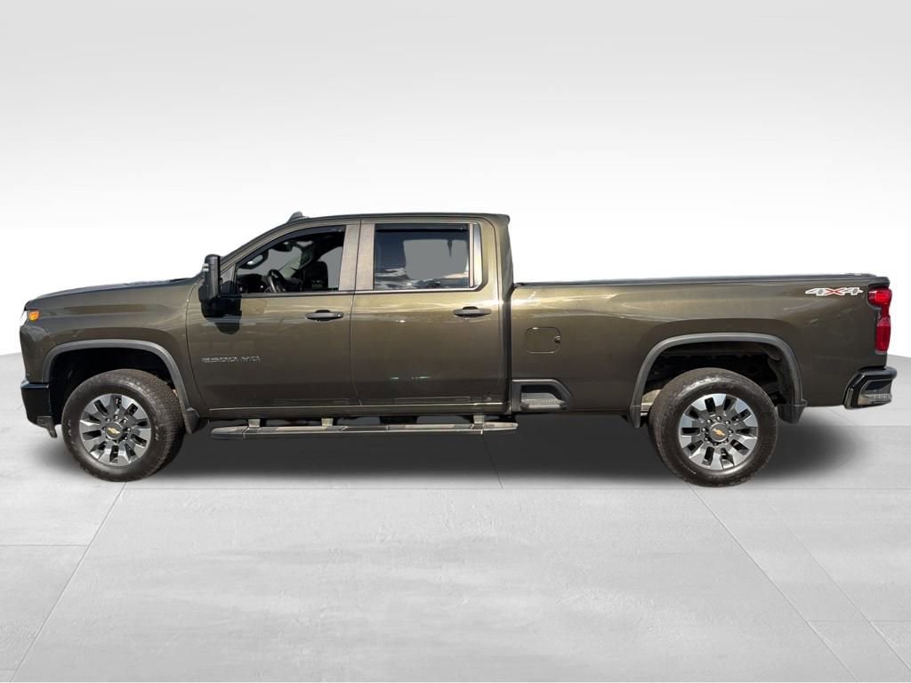 2022 Chevrolet Silverado 2500HD Custom photo 3