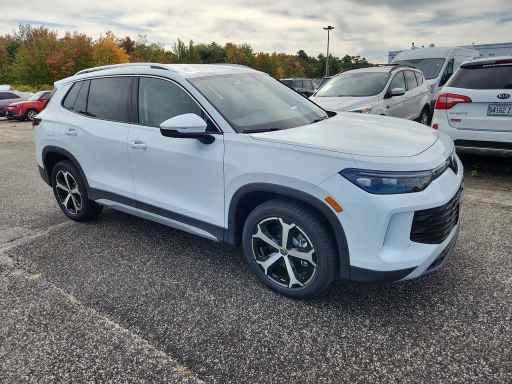 2025 Volkswagen Tiguan SE's photo