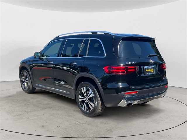 2025 Mercedes Benz GLB 250 4MATIC photo 3