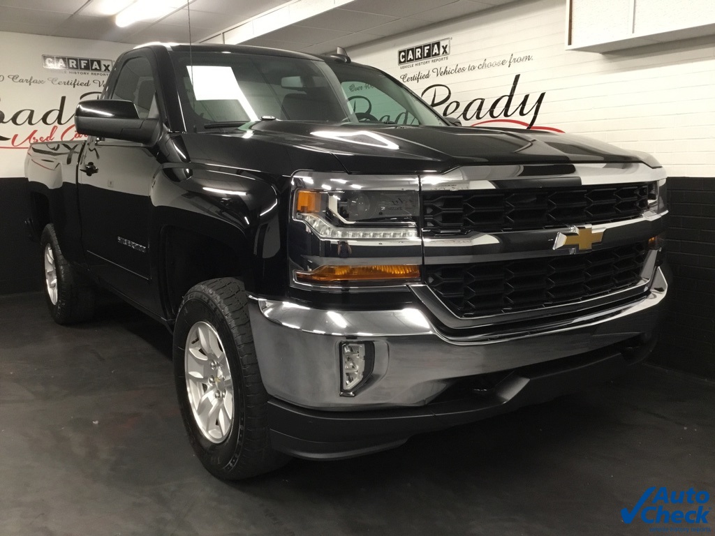2017 Chevrolet Silverado 1500 LT photo 2