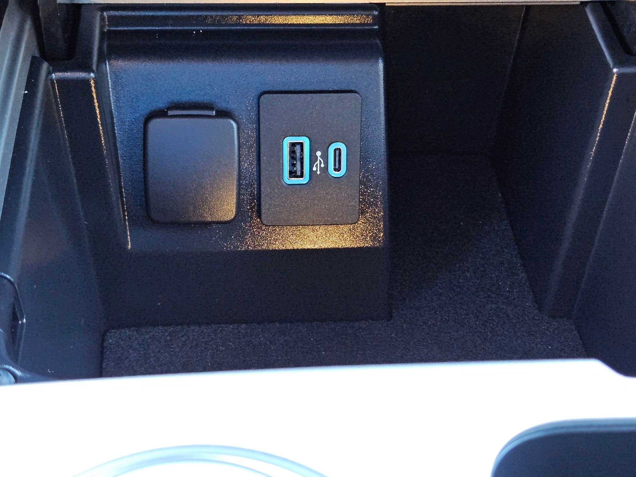 2023 Ford Explorer ST photo 24