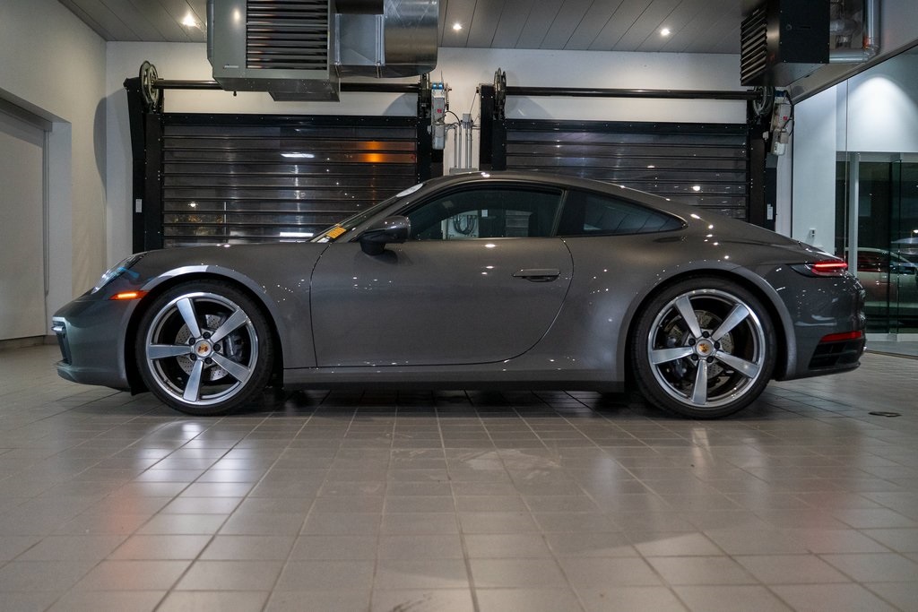 2024 Porsche 911 T 4 photo 2