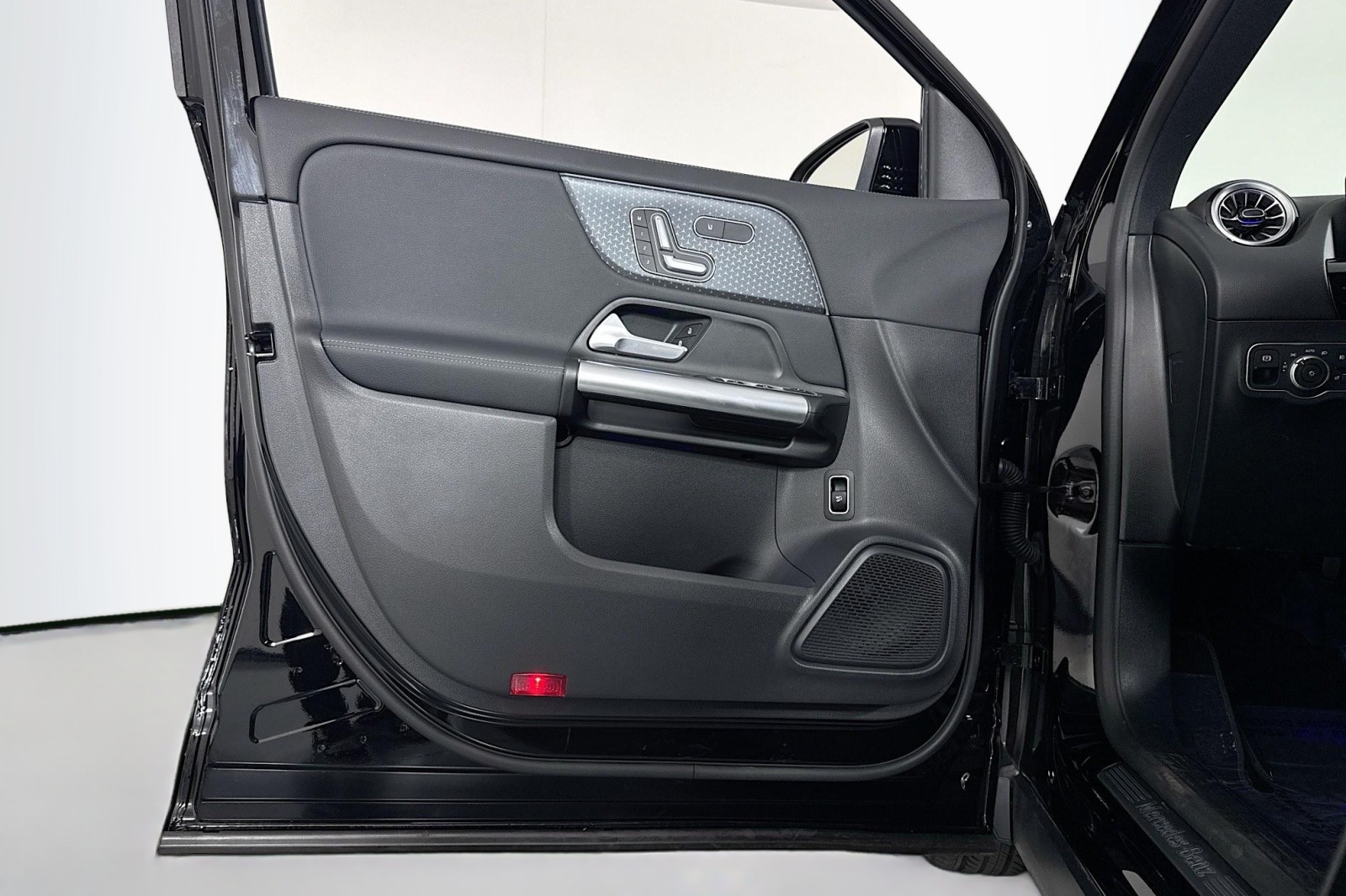 2025 Mercedes Benz GLA 250 photo 18