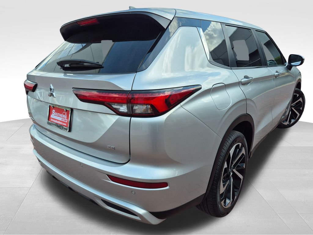 2024 Mitsubishi Outlander SE Black Edition photo 17