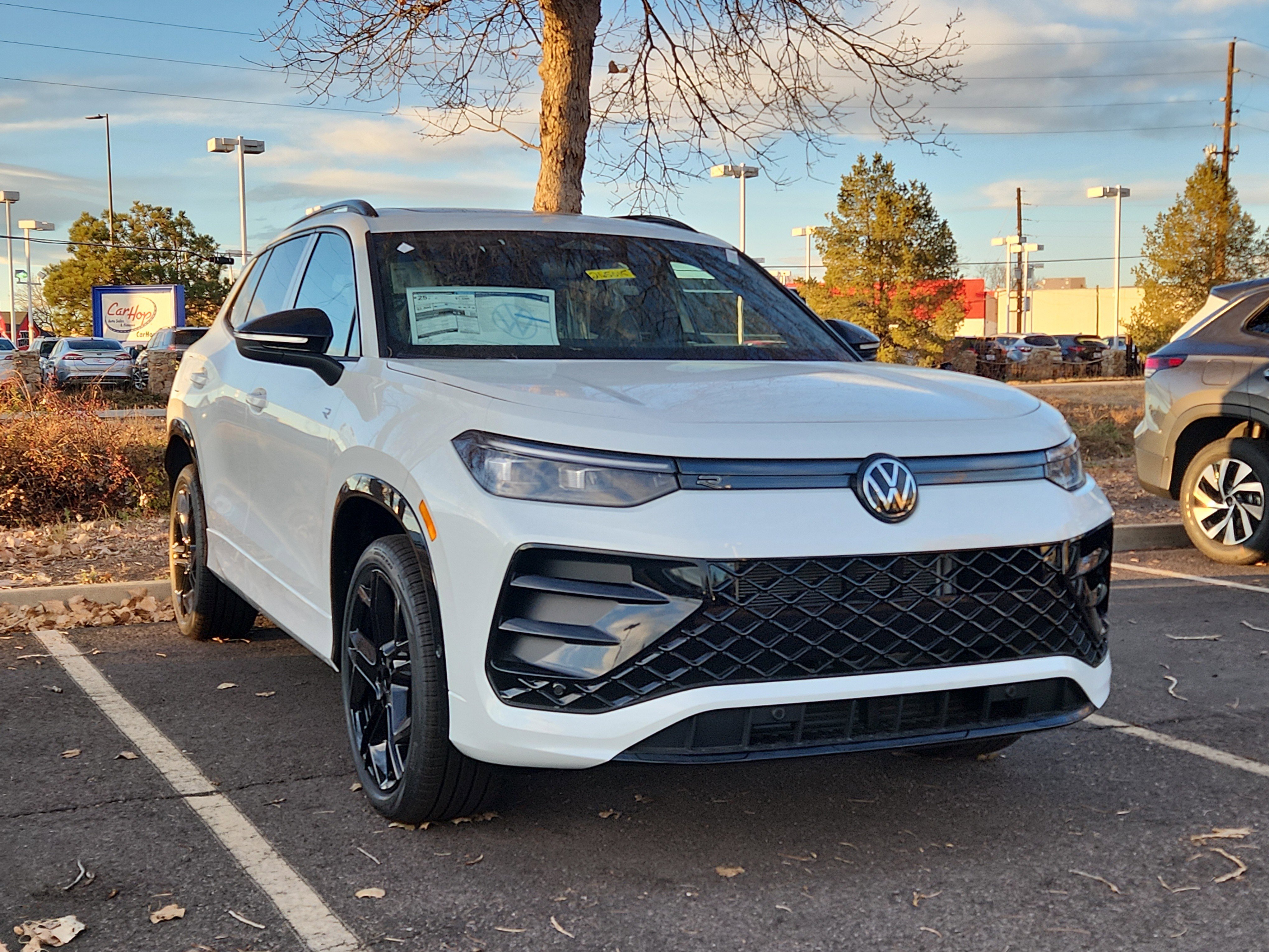 2026 Volkswagen Tiguan SE R-LINE BLACK's photo