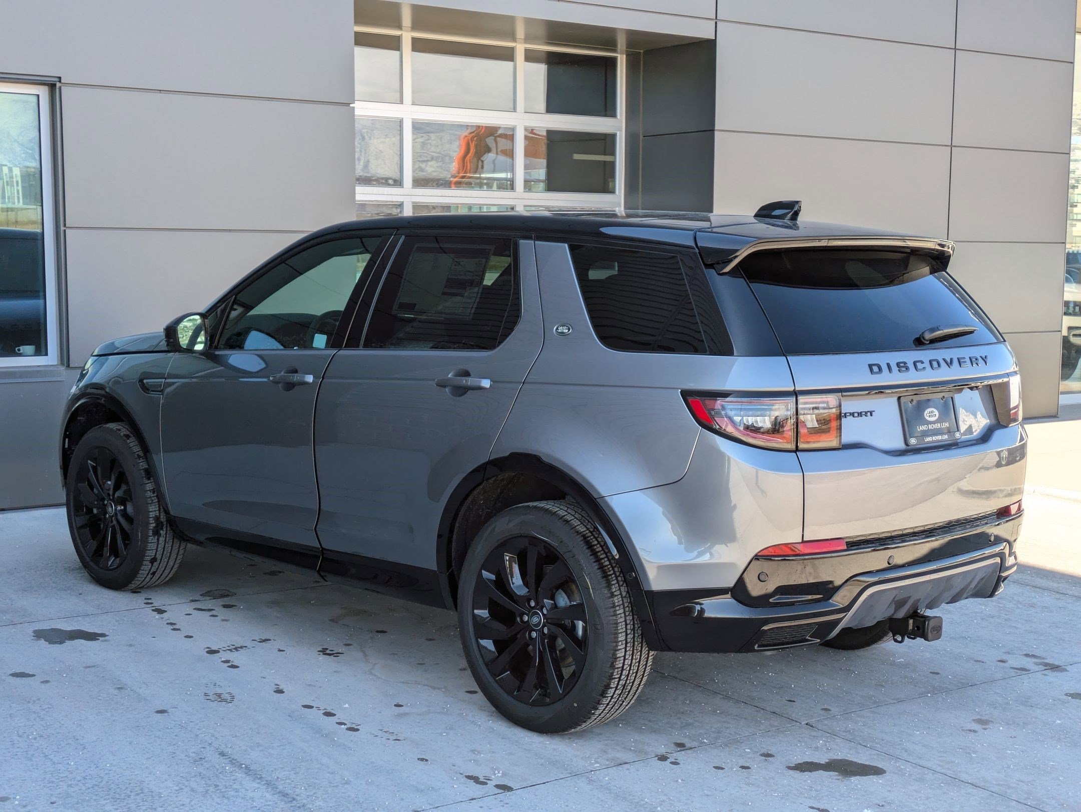 2025 Land Rover Discovery Sport Dynamic SE photo 3