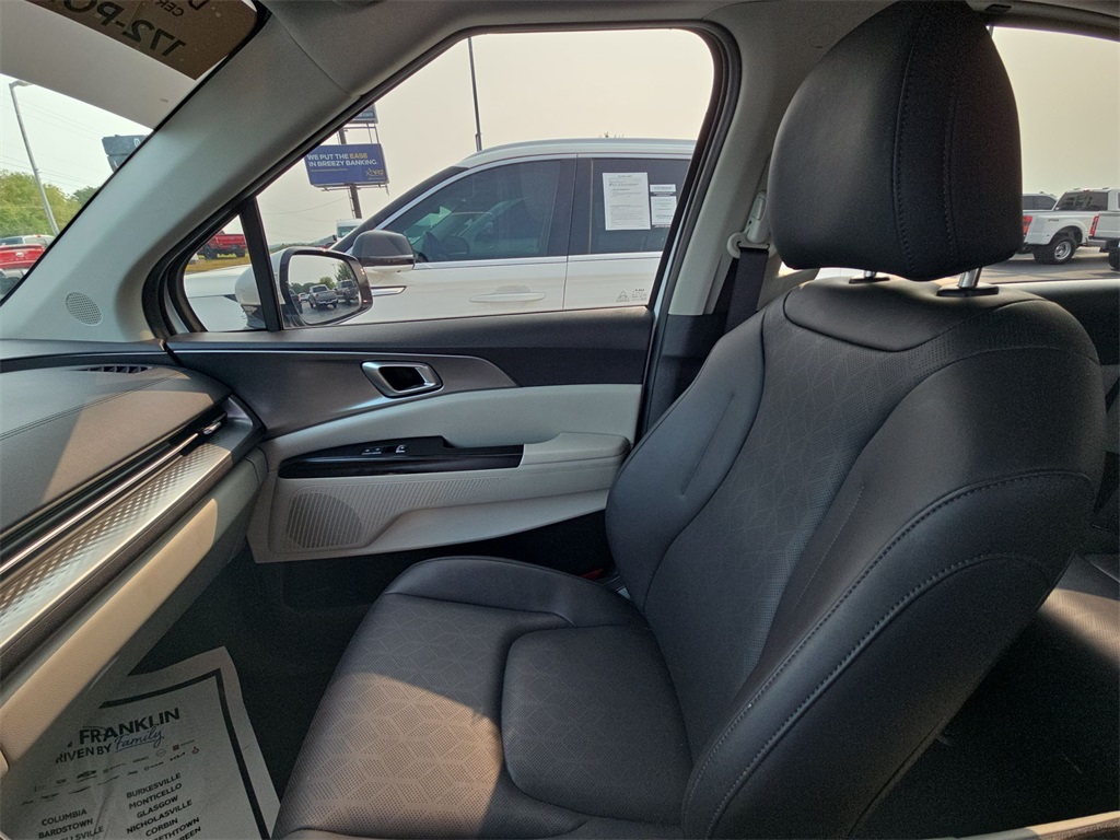 2024 Kia Carnival LX photo 12