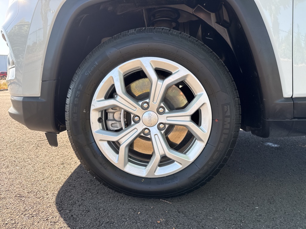 2024 Jeep Compass Latitude photo 8