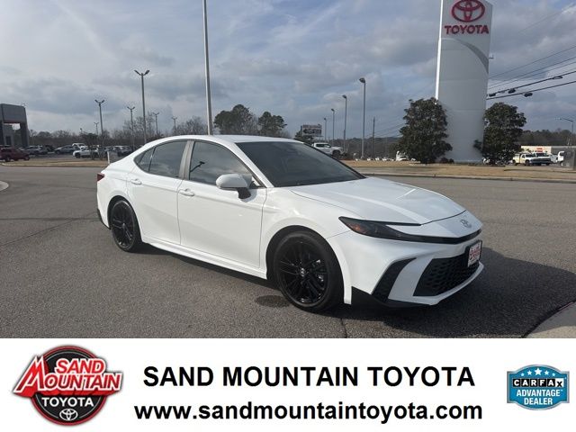 2025 Toyota Camry SE's photo