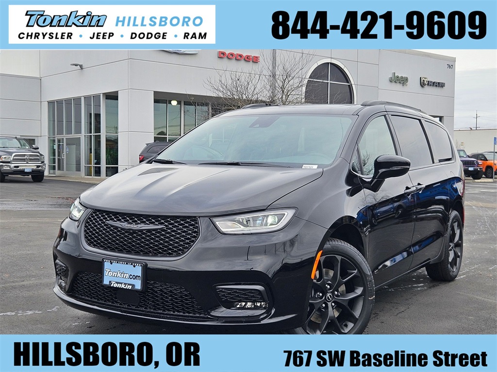 2026 Chrysler Pacifica Limited's photo