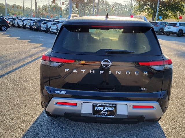 2025 Nissan Pathfinder SL photo 3
