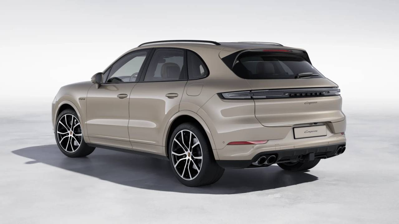 2026 Porsche Cayenne E-Hybrid photo 3
