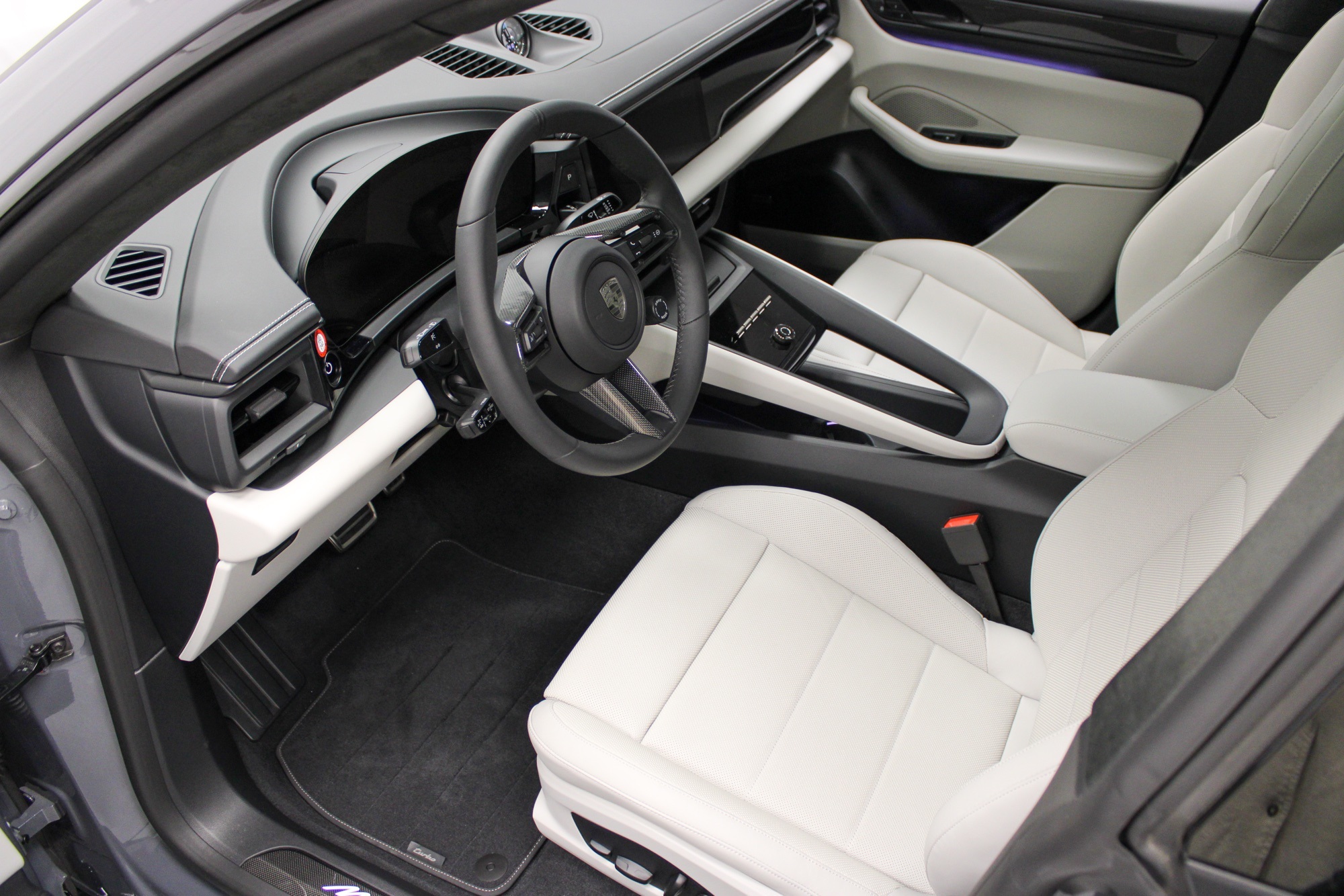 2025 Porsche Macan Electric Turbo photo 4