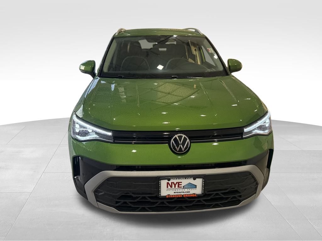 2025 Volkswagen Taos SE photo 8
