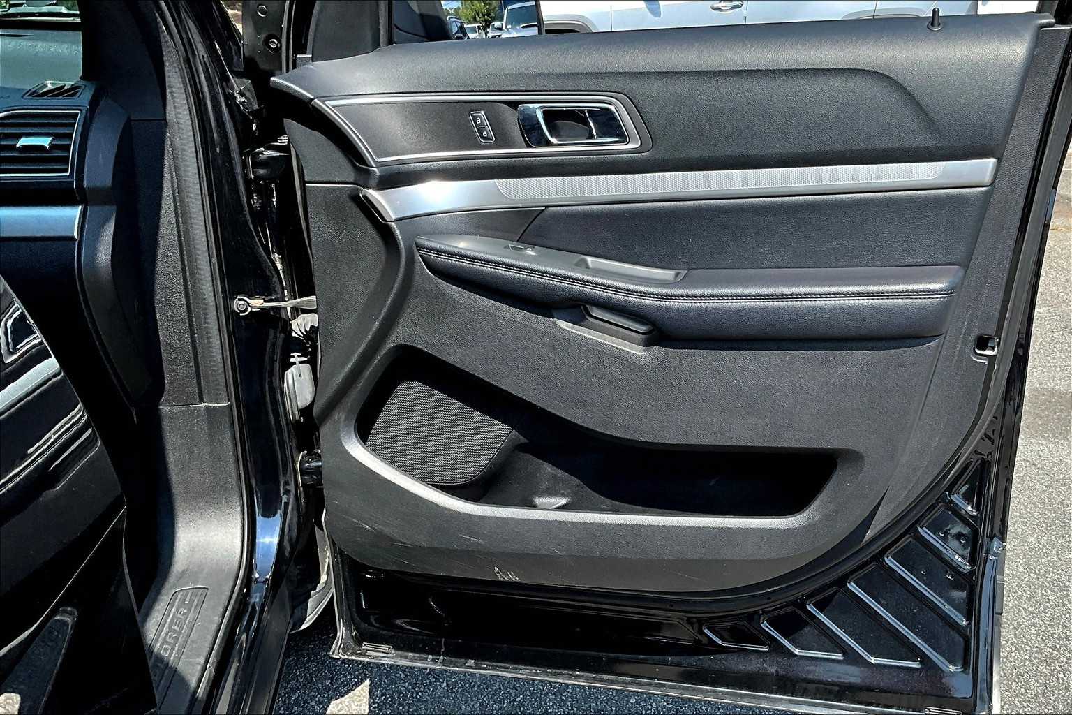 2017 Ford Explorer XLT photo 20