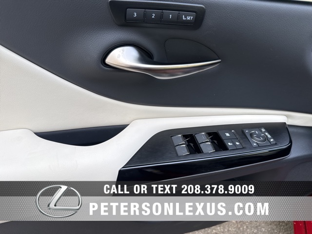 2025 Lexus ES 300h photo 20