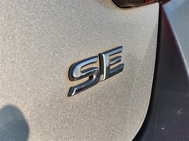 2015 Toyota Camry SE photo 10