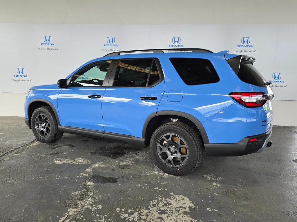 2025 Honda Pilot TrailSport photo 3