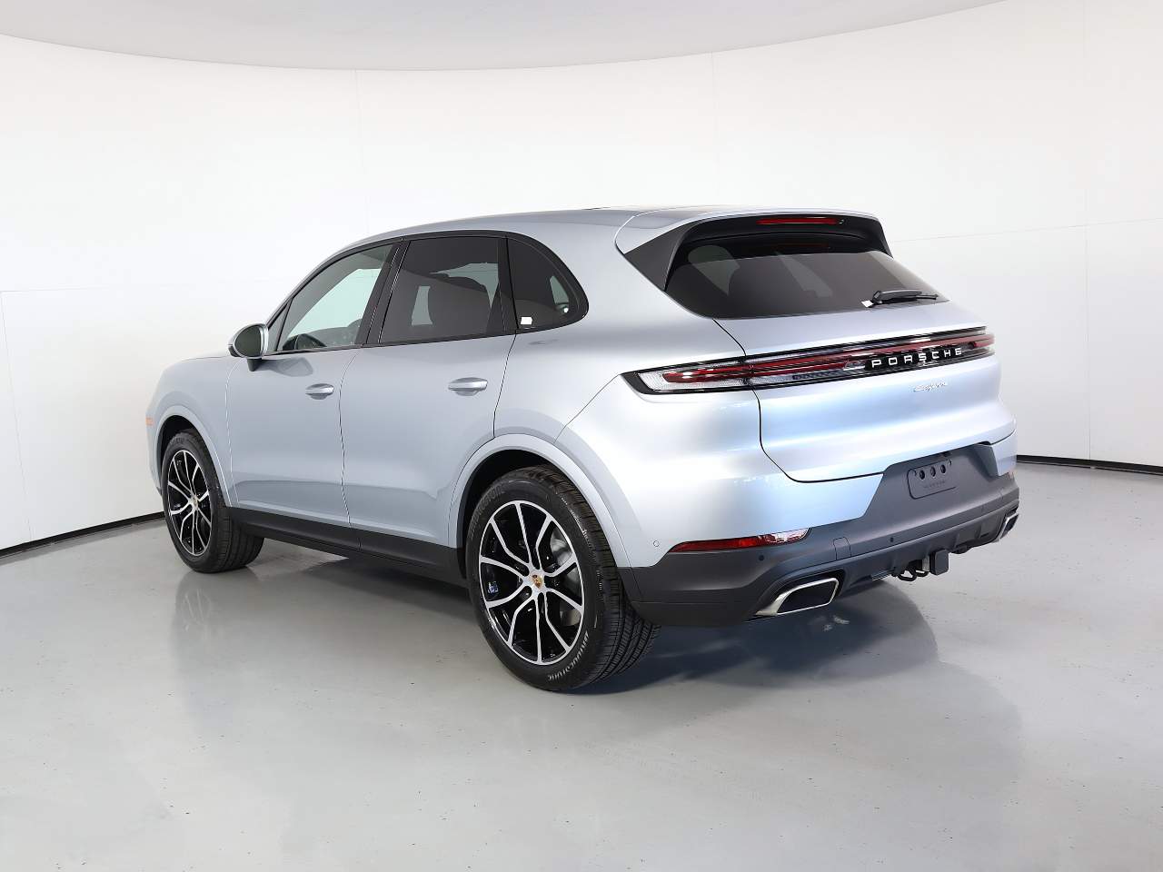 2025 Porsche Cayenne photo 3