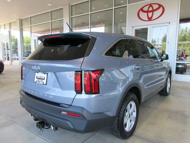 2022 Kia Sorento LX photo 8