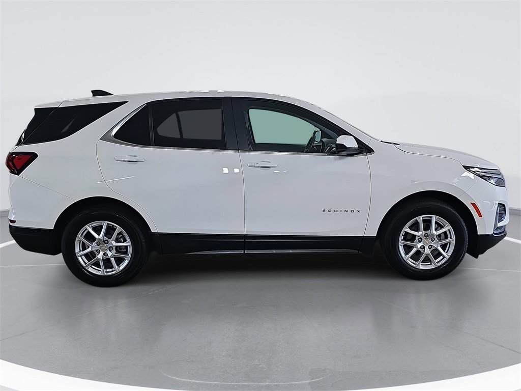 2022 Chevrolet Equinox LT photo 2