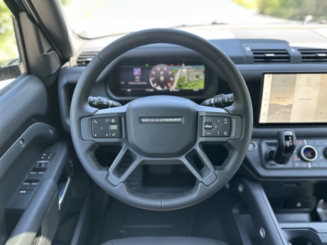 2025 Land Rover Defender 130 X-Dynamic SE photo 26