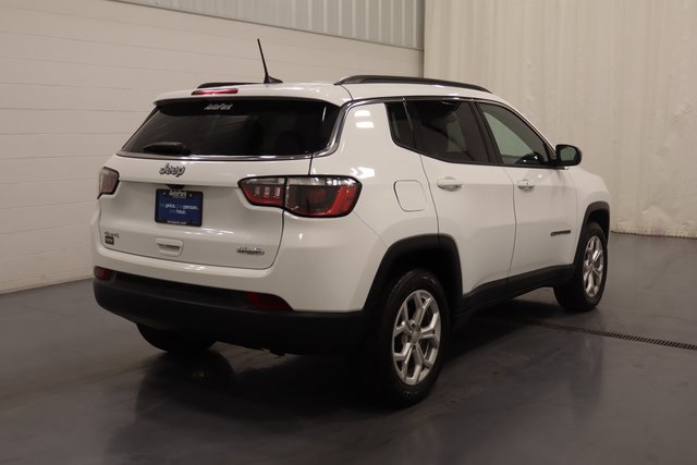 2024 Jeep Compass Latitude photo 4