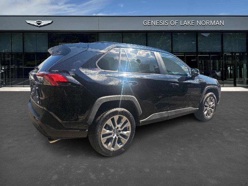 2022 Toyota RAV4 XLE Premium photo 3