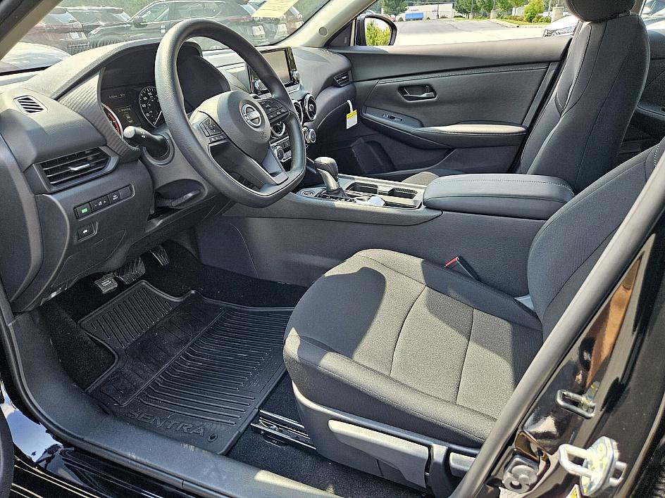 2025 Nissan Sentra S photo 7