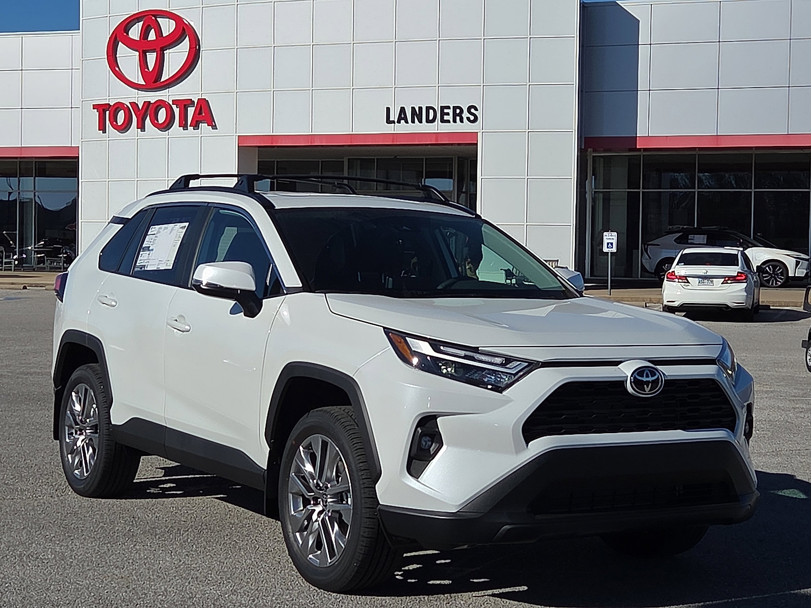2025 Toyota RAV4 XLE Premium's photo