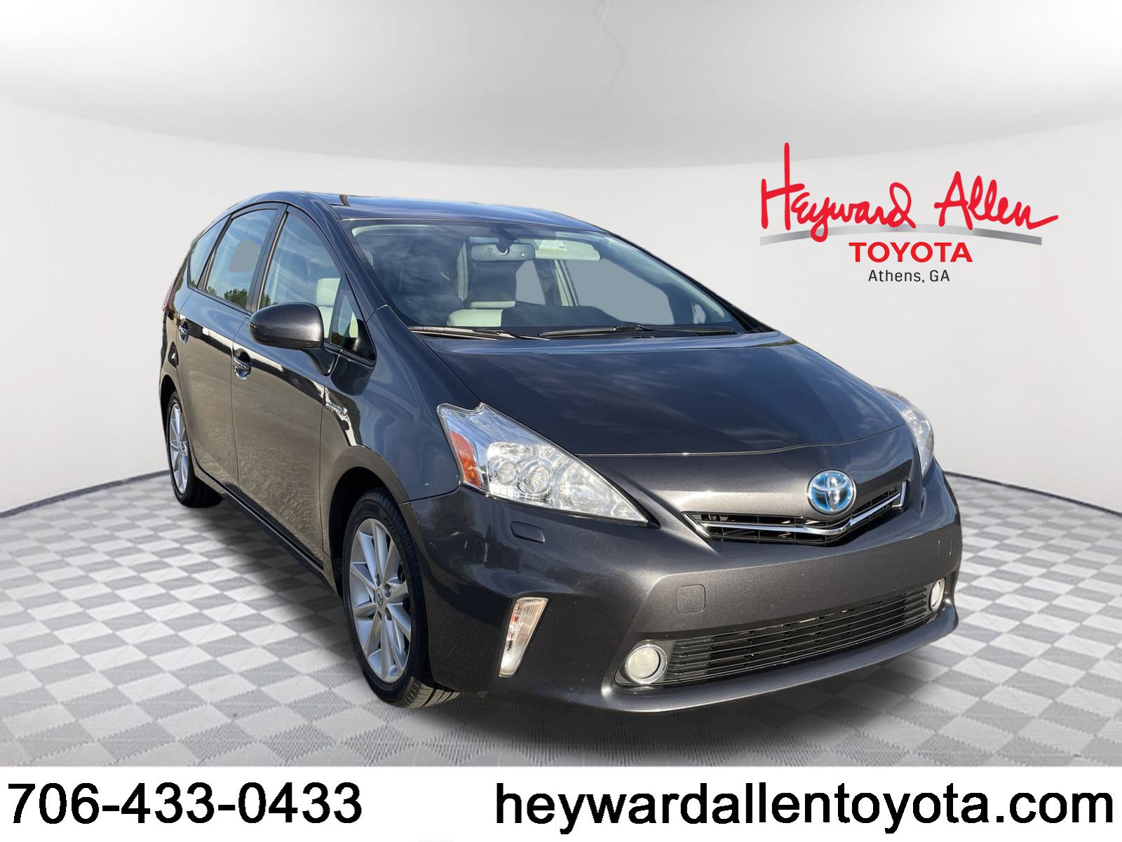2014 Toyota Prius v Five